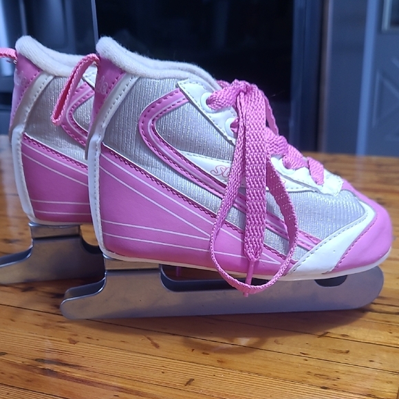 Kids Pink and Gray Ice Skates - Picture 5 of 10